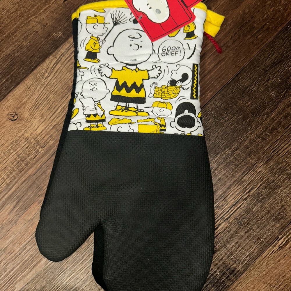 Peanuts Oversized Oven Mitts